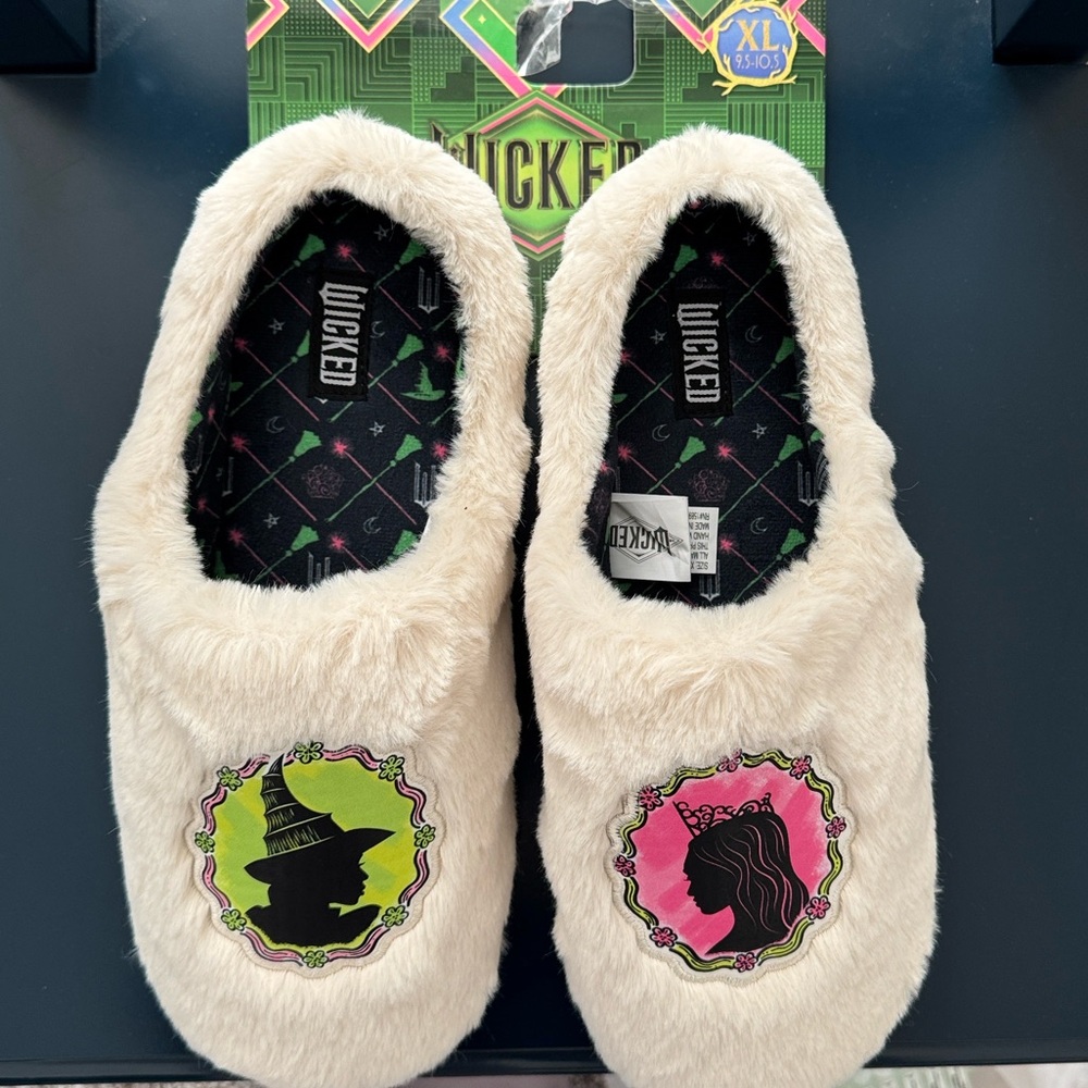 Official WICKED Fuzzy Slippers 💚🩷